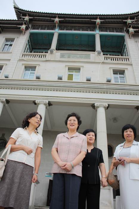 全国妇联书记处书记甄砚考察厦门大学校园建设