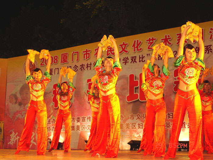 秧歌大比拼展现农民新风采(二)