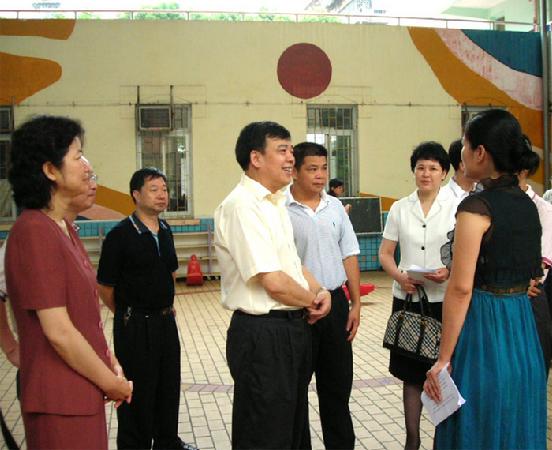市领导慰问湖里区小学、幼儿园