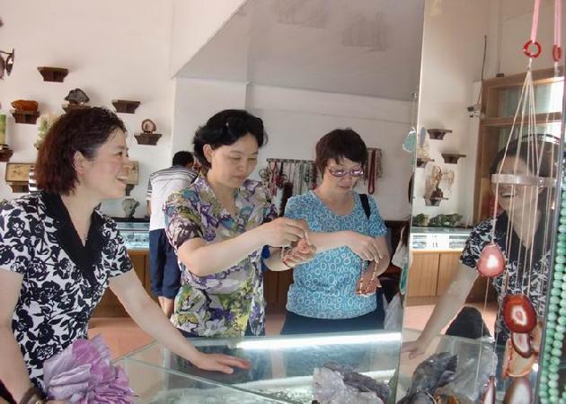 省妇联刘群英主席深入海沧区关心妇女创业就业情况