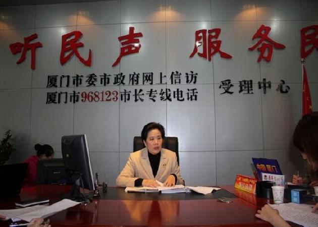 听民声，服务民众----吴亚汝主席执掌市长热线，解读相关妇女民生政策