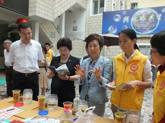 全国妇联副主席焦扬调研鼓浪屿街道家庭综合服务中心