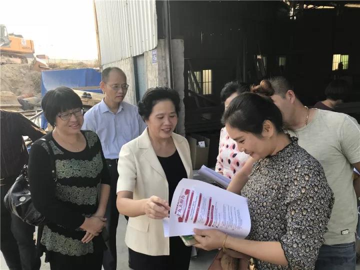 市妇联主席吴亚汝带队深入基层宣讲十九大精神
